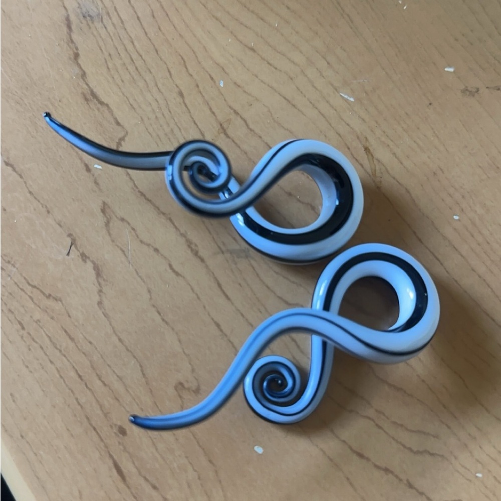 Glass ear stretch